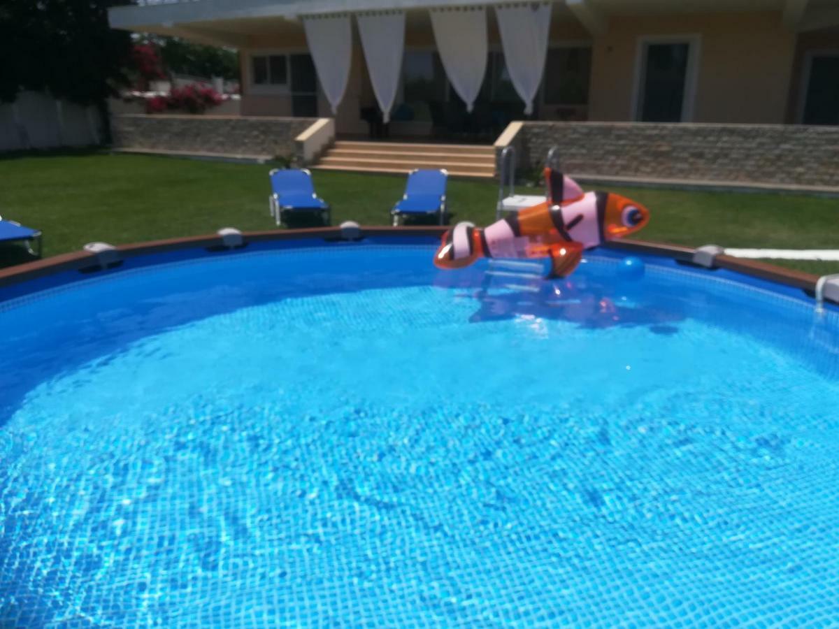 Marathon Beachside Villa 100M From The Beach Schinias Exterior photo